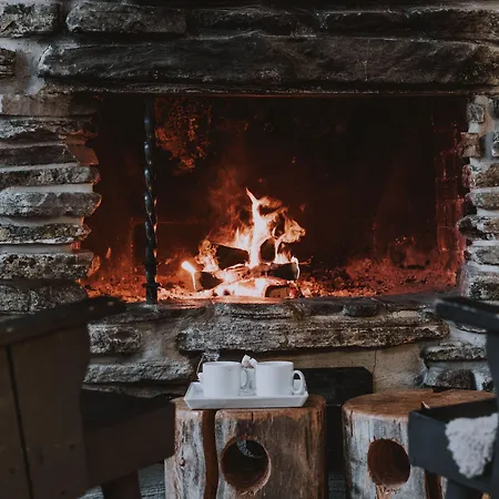 Kuerkievari Kuerhostel 호스텔 Äkäslompolo