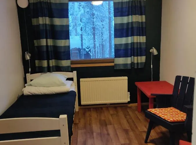 Kuerkievari Kuerhostel אכסניה *