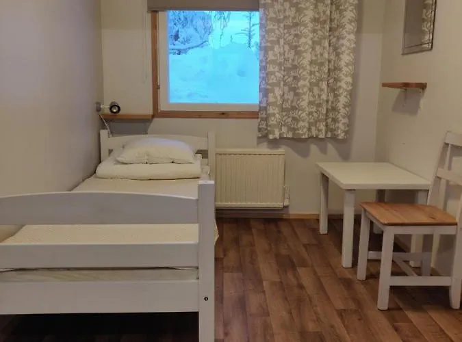 Kuerkievari Kuerhostel אכסניה *